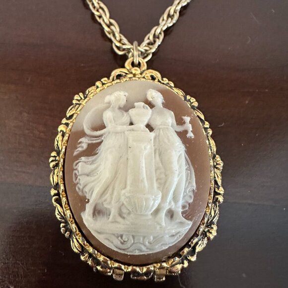 Perfume Sachet Cameo Pendant with some Perfume - Picture 3 of 12